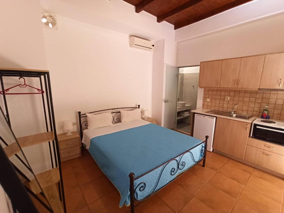 Katerina Traditional Rooms Chrissi Akti Chania Exterior foto