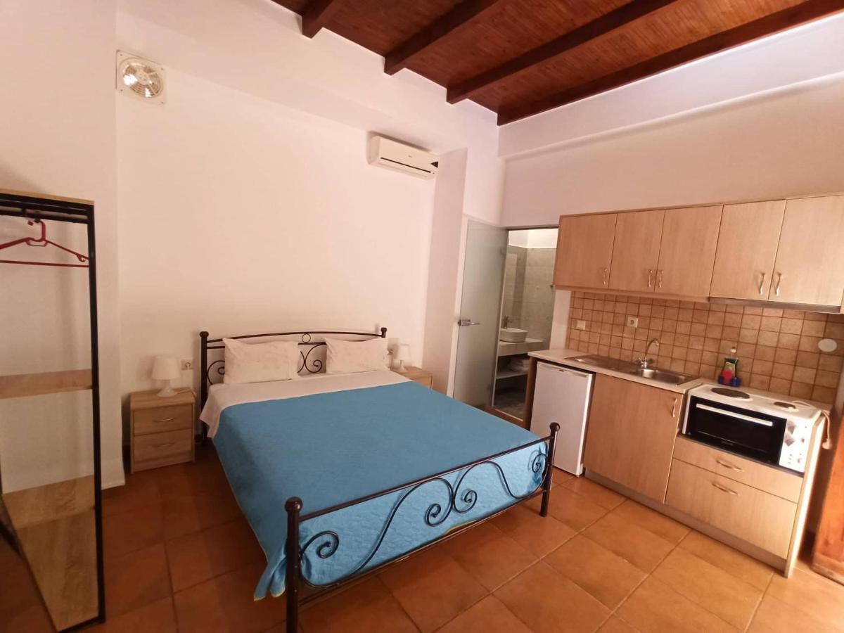 Katerina Traditional Rooms Chrissi Akti Chania Exterior foto