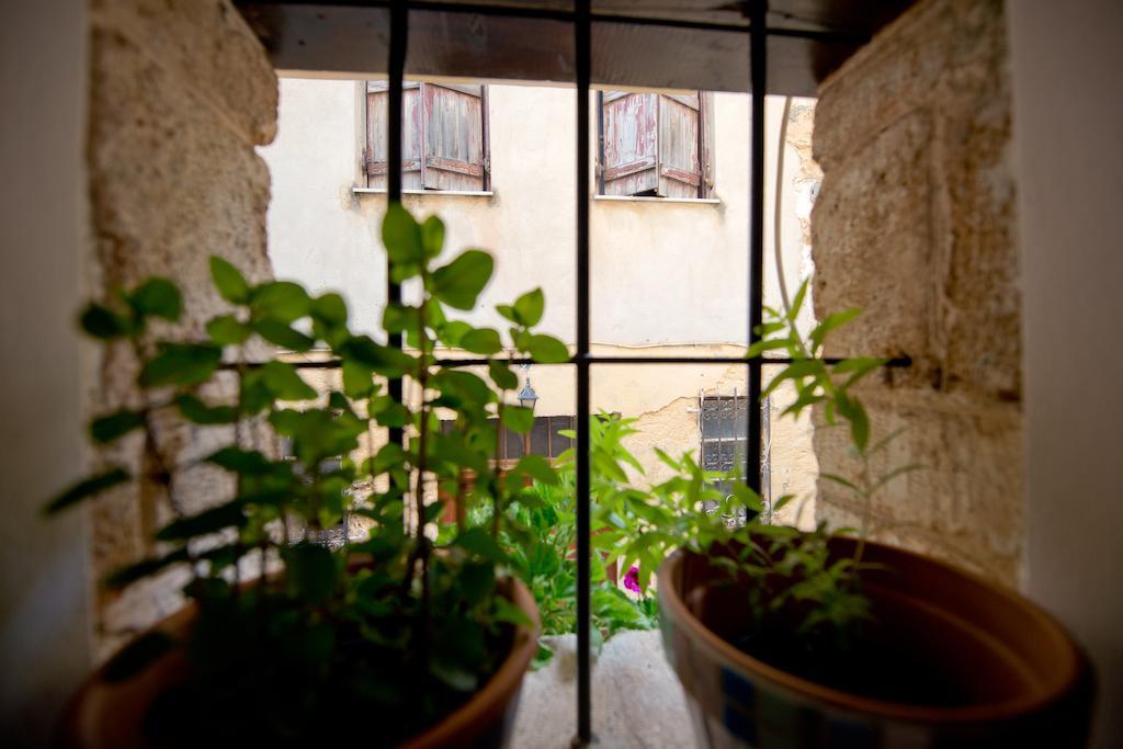 Katerina Traditional Rooms Chrissi Akti Chania Quarto foto
