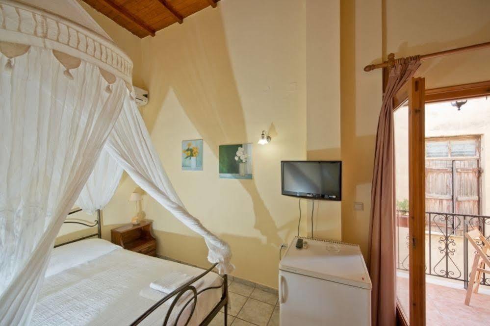 Katerina Traditional Rooms Chrissi Akti Chania Exterior foto