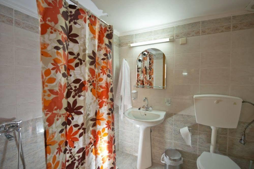 Katerina Traditional Rooms Chrissi Akti Chania Exterior foto