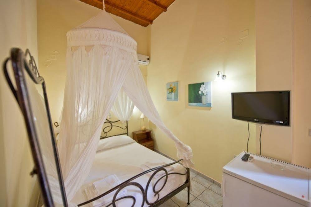Katerina Traditional Rooms Chrissi Akti Chania Exterior foto