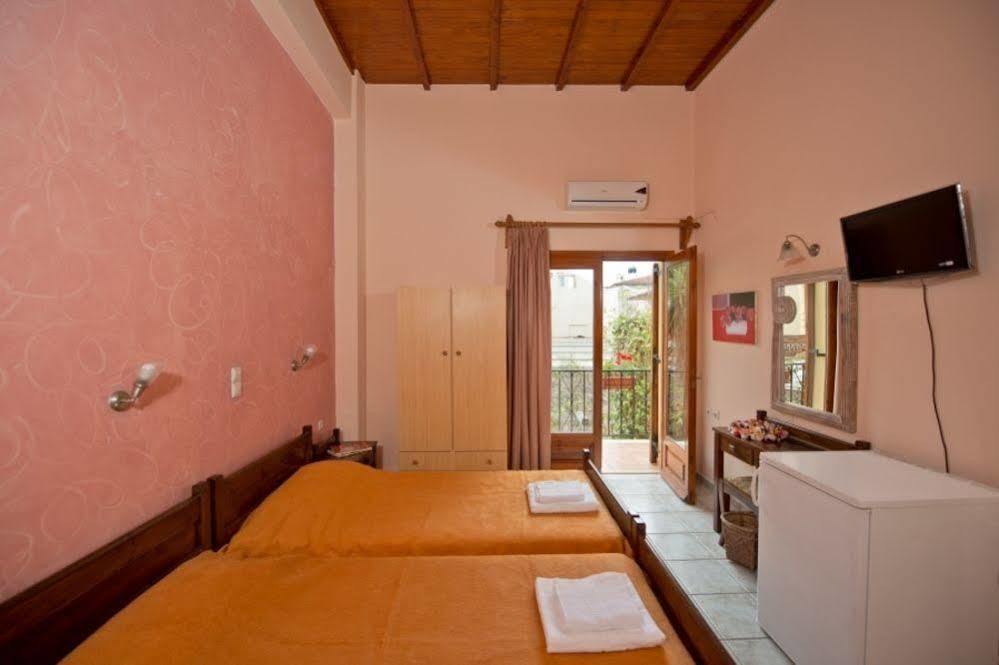 Katerina Traditional Rooms Chrissi Akti Chania Exterior foto
