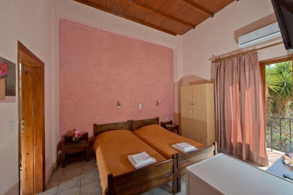 Katerina Traditional Rooms Chrissi Akti Chania Exterior foto