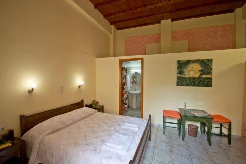 Katerina Traditional Rooms Chrissi Akti Chania Exterior foto
