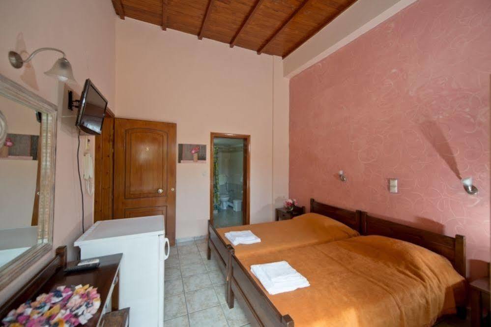 Katerina Traditional Rooms Chrissi Akti Chania Exterior foto