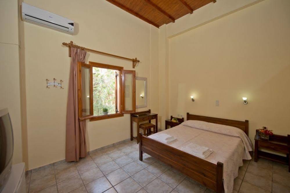 Katerina Traditional Rooms Chrissi Akti Chania Exterior foto
